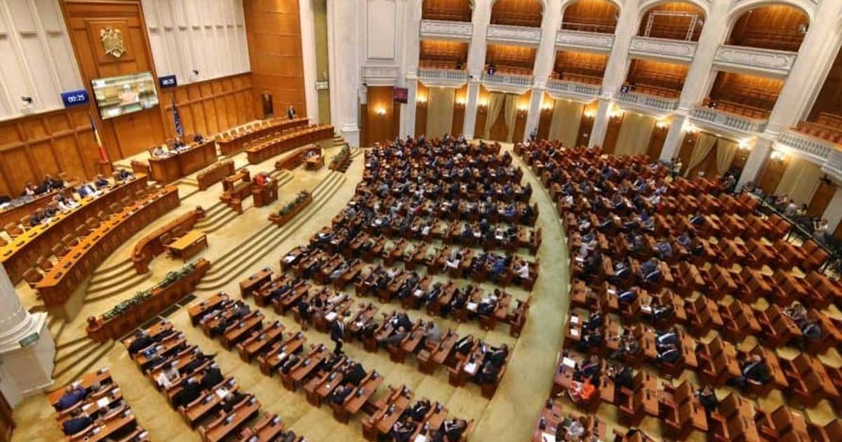 Vot în plenul Camerei Deputaților pe legea privind personalul contractual, București, 26 august 2026