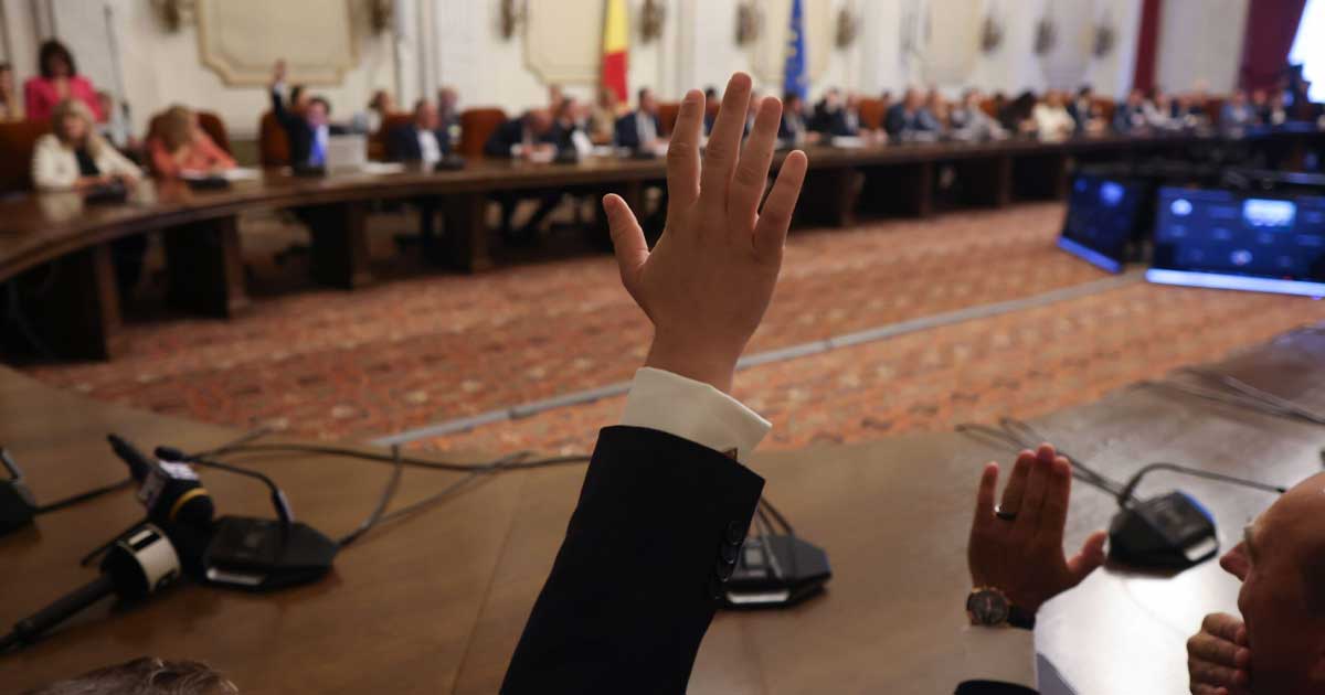 Comisii parlamentare reunite în sala de audieri a Parlamentului din București pentru miniștrii propuși în Guvernul Mureșan, septembrie 2026