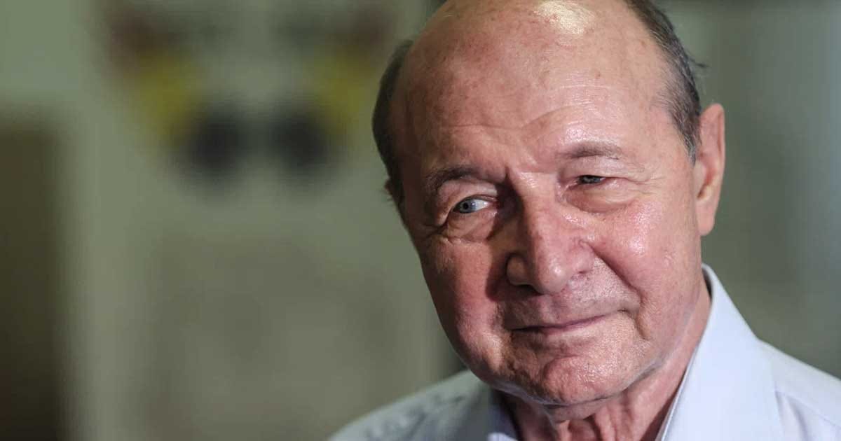 Traian Băsescu la o dezbatere televizată, discutând despre șansele guvernului condus de Siegfried Mureșan, septembrie 2026