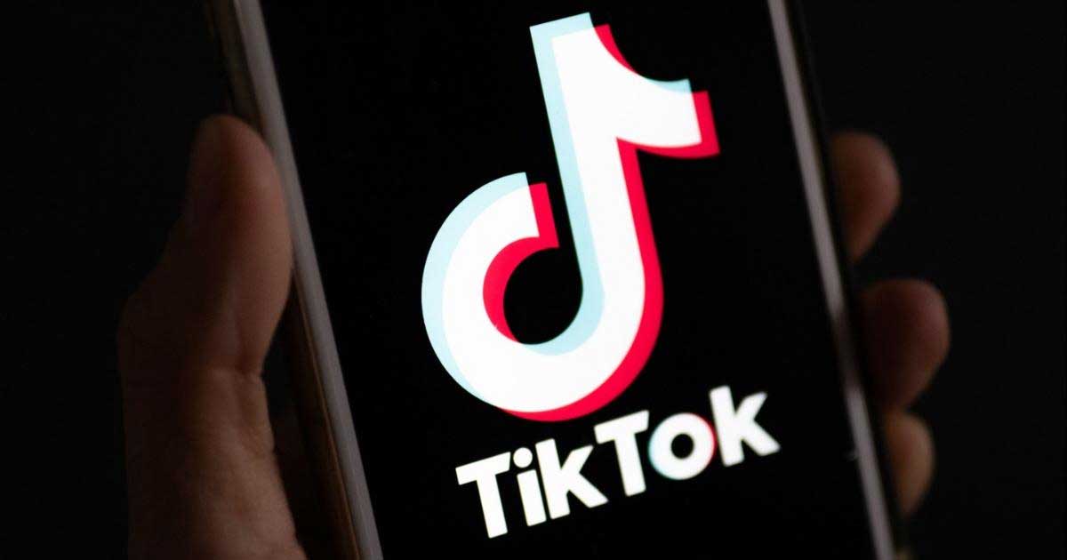 Sigla TikTok afișată pe un telefon mobil, simbolizând disputa internă din Comisia Europeană, septembrie 2026