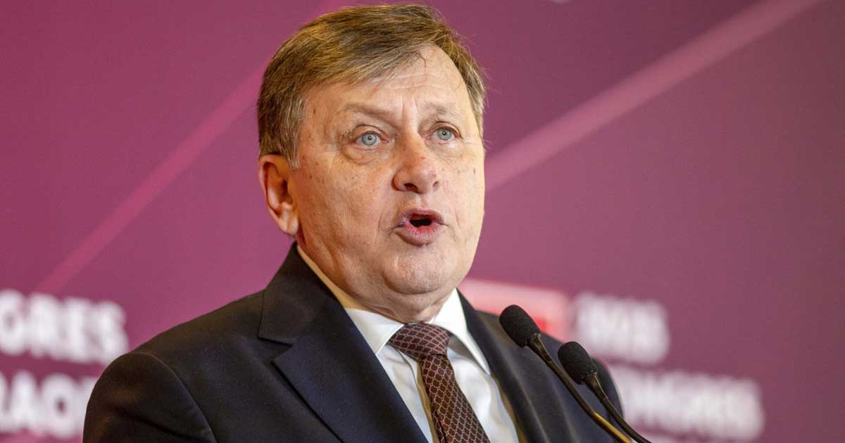 Crin Antonescu în timpul unei declarații publice despre desemnarea lui Siegfried Mureșan ca premier, septembrie 2026
