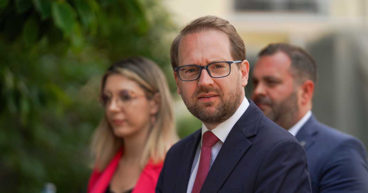 Dominic Fritz, primarul Timișoarei, în timpul unei declarații publice despre fraudarea concursurilor din Primărie, septembrie 2026