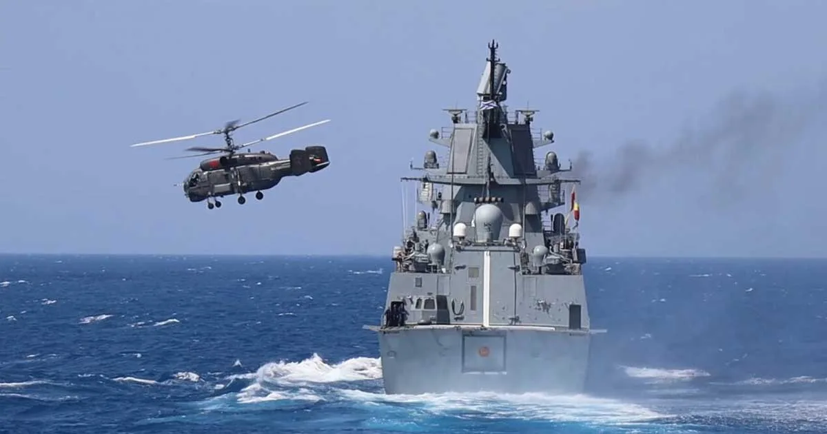 Elicopter militar danez survolând Marea Baltică, incident cu o fregată rusă în largul Danemarcei, septembrie 2026