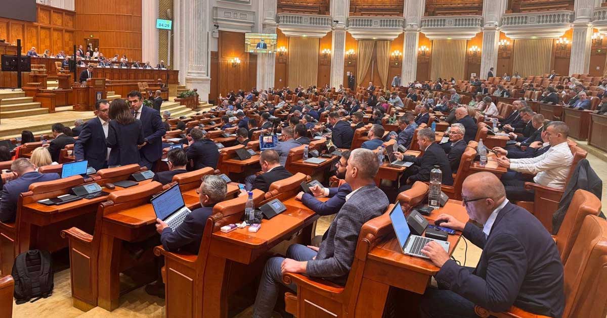 Plenul reunit al Parlamentului României, înaintea votului de învestitură pentru Guvernul Mureșan, septembrie 2026