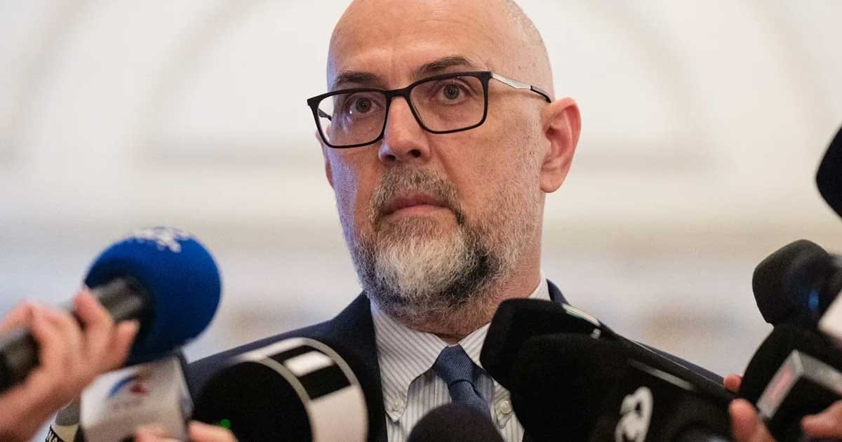 Kelemen Hunor, liderul UDMR, în timpul unei declarații de presă despre criza politică, București, septembrie 2026