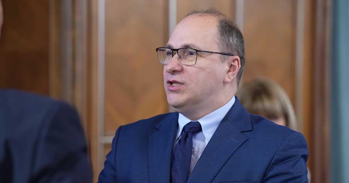 Ministrul interimar al Educației Mihai Dimian în timpul unei declarații publice despre sistemul de învățământ, 2026