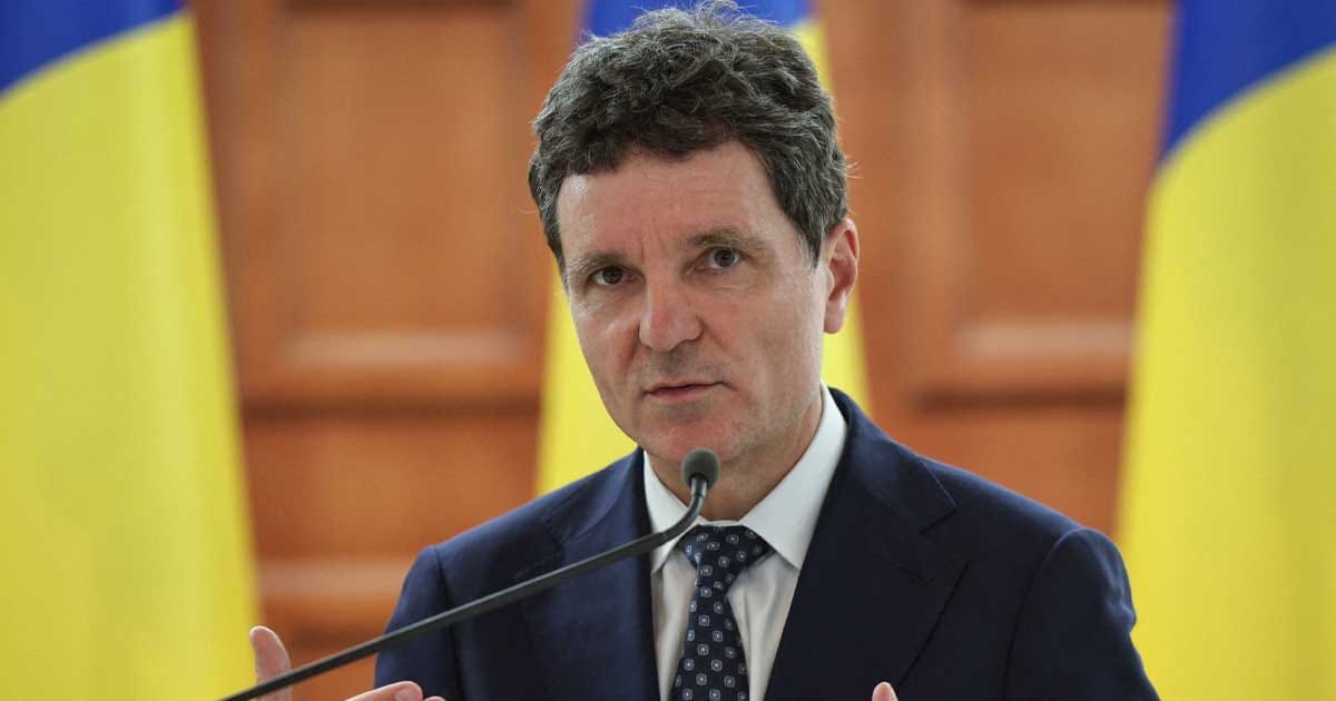 Nicușor Dan în timpul interviului acordat Euronews România despre riscul de retrogradare financiară, septembrie 2026