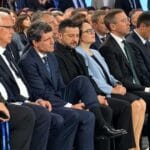 Nicușor Dan, moment viral cu șosetele lângă Zelenski în Ucraina