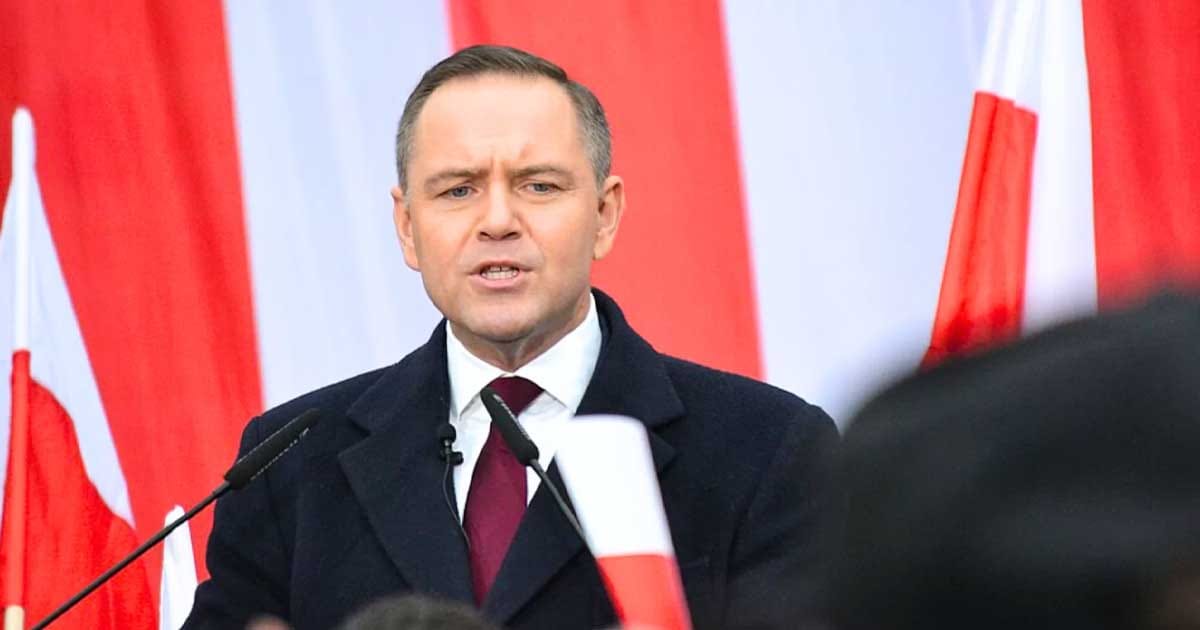 Președintele polonez Karol Nawrocki, în prim-plan, pe fondul crizei fiscale a Poloniei, septembrie 2026