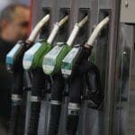 De ce continuă să crească prețul motorinei în România