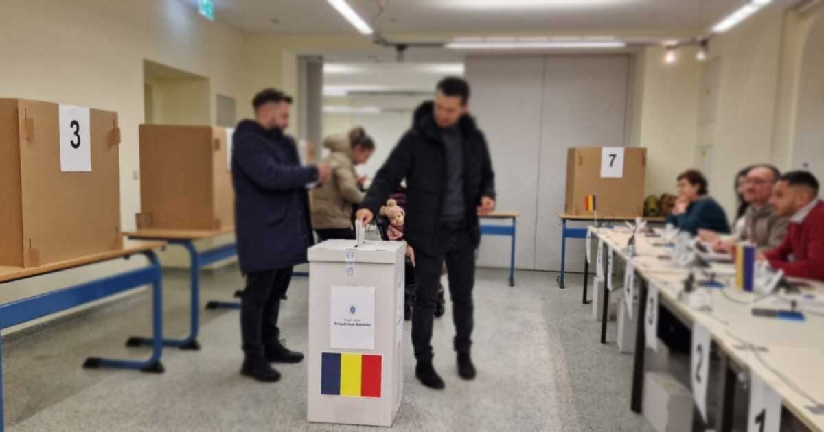 Alegători la o secție de votare din România, în contextul sondajului Avangarde privind intenția de vot, septembrie 2026