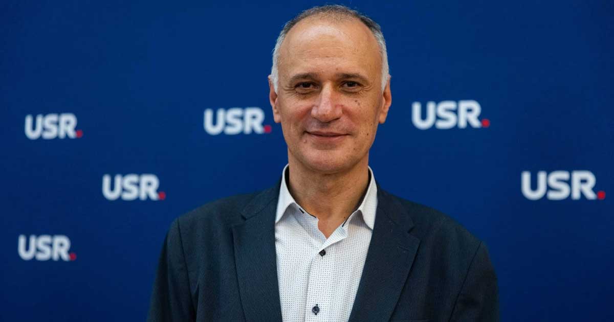 Sorin Șipoș, liderul senatorilor USR, face declarații la Parlament înaintea audierii miniștrilor propuși, septembrie 2026