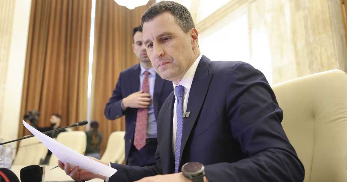 Tánczos Barna, vicepremier interimar și lider UDMR, face declarații după audierea din comisiile Parlamentului, septembrie 2026