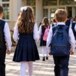 Uniforma școlară obligatorie: ce prevede legea și cine plătește costurile