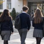 Uniforma școlară ar putea deveni din nou obligatorie, după votul din Senat