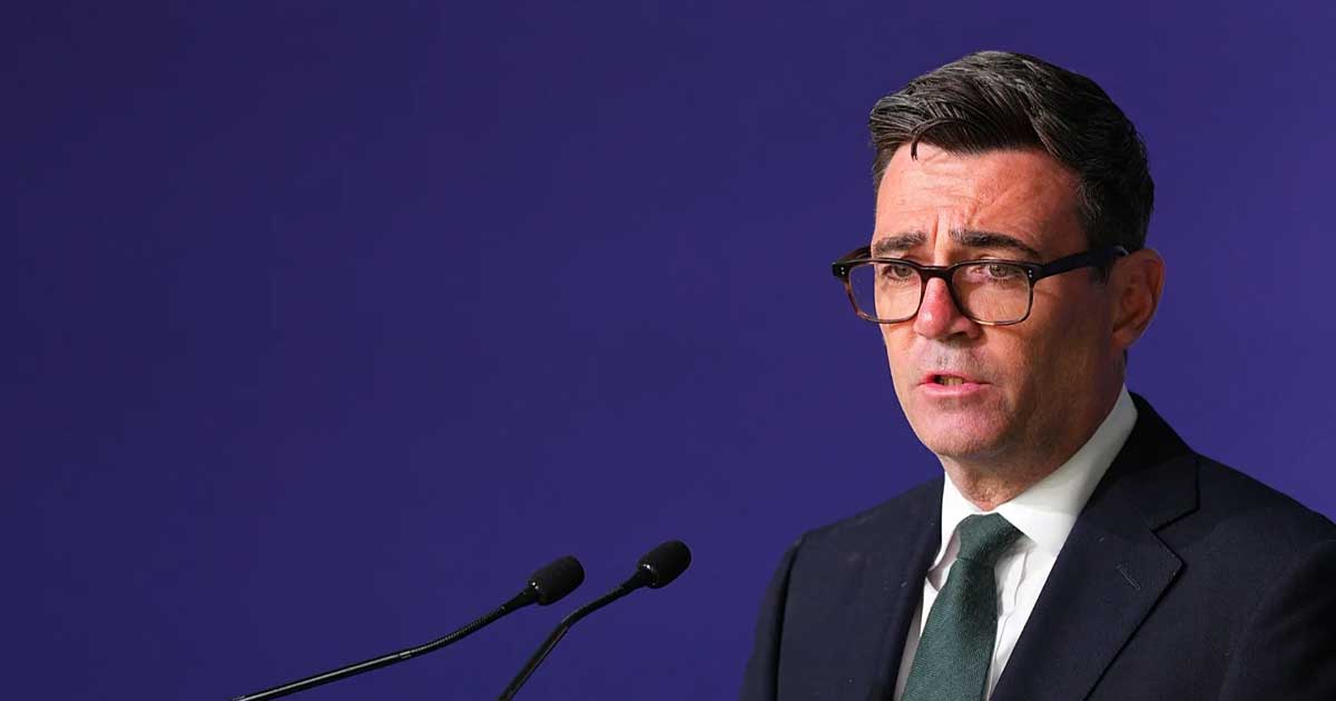 Andy Burnham, premierul britanic, vorbește la conferința Partidului Laburist despre revenirea în UE, în contextul unui nou sondaj, octombrie 2026