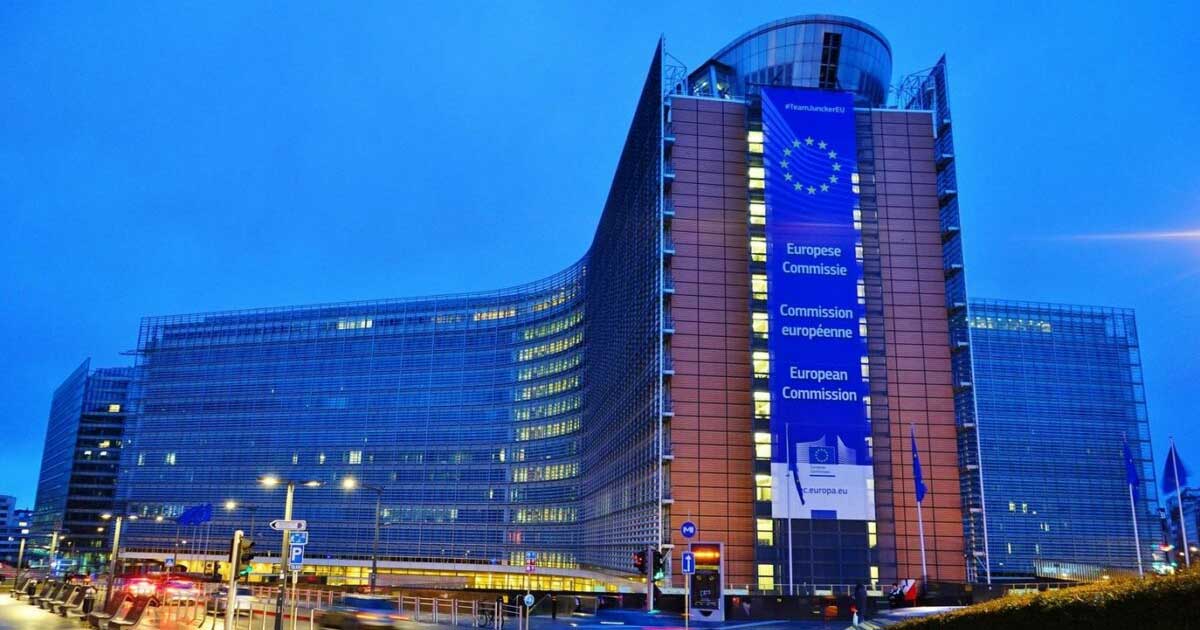 Clădirea Comisiei Europene la Bruxelles, simbol al discuțiilor despre deficitul bugetar al României și ținta pentru 2027