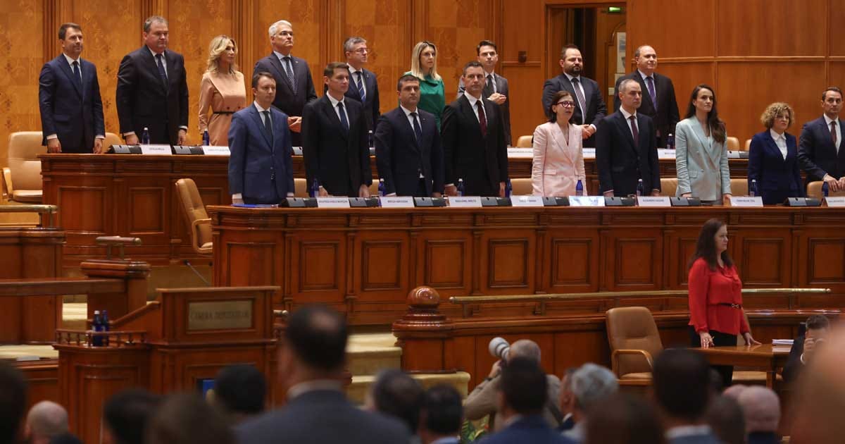 Plenul Parlamentului din București în ziua votului asupra Guvernului Mureșan, înaintea deciziei S&P privind ratingul României, septembrie 2026