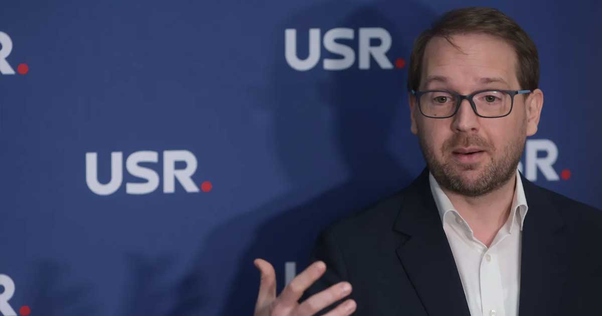 Dominic Fritz, președintele USR, făcând declarații despre condițiile sprijinirii Guvernului Niculescu în Parlament
