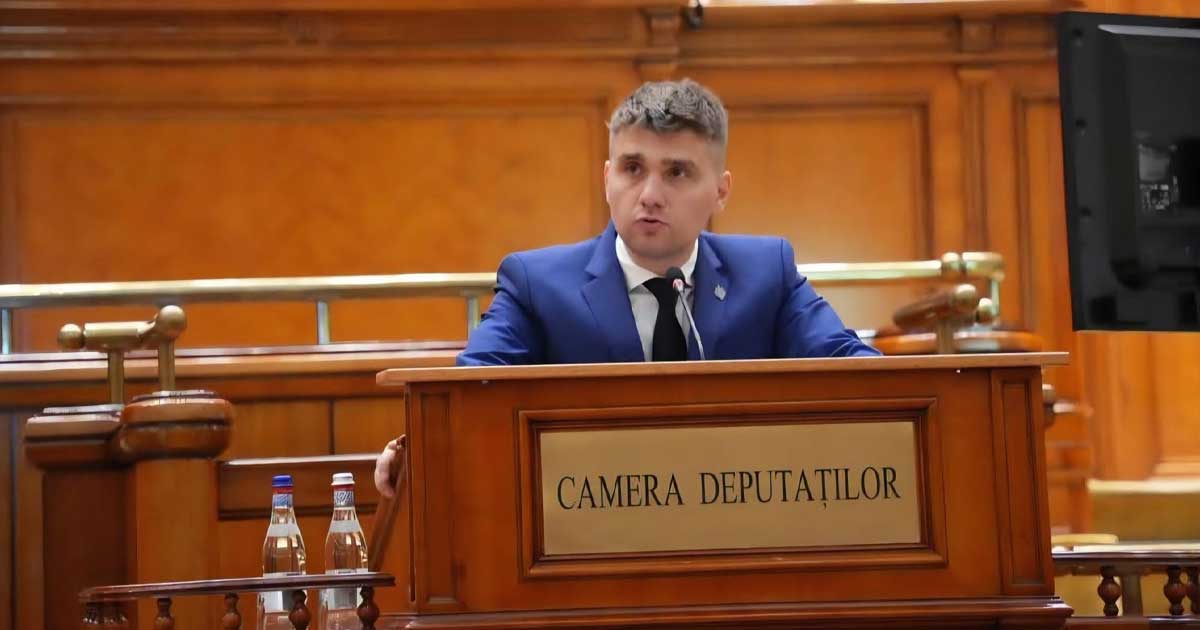 Deputatul Eduard Mititelu la tribuna Parlamentului, exclus din grupul PNL după votul pe Guvernul Mureșan