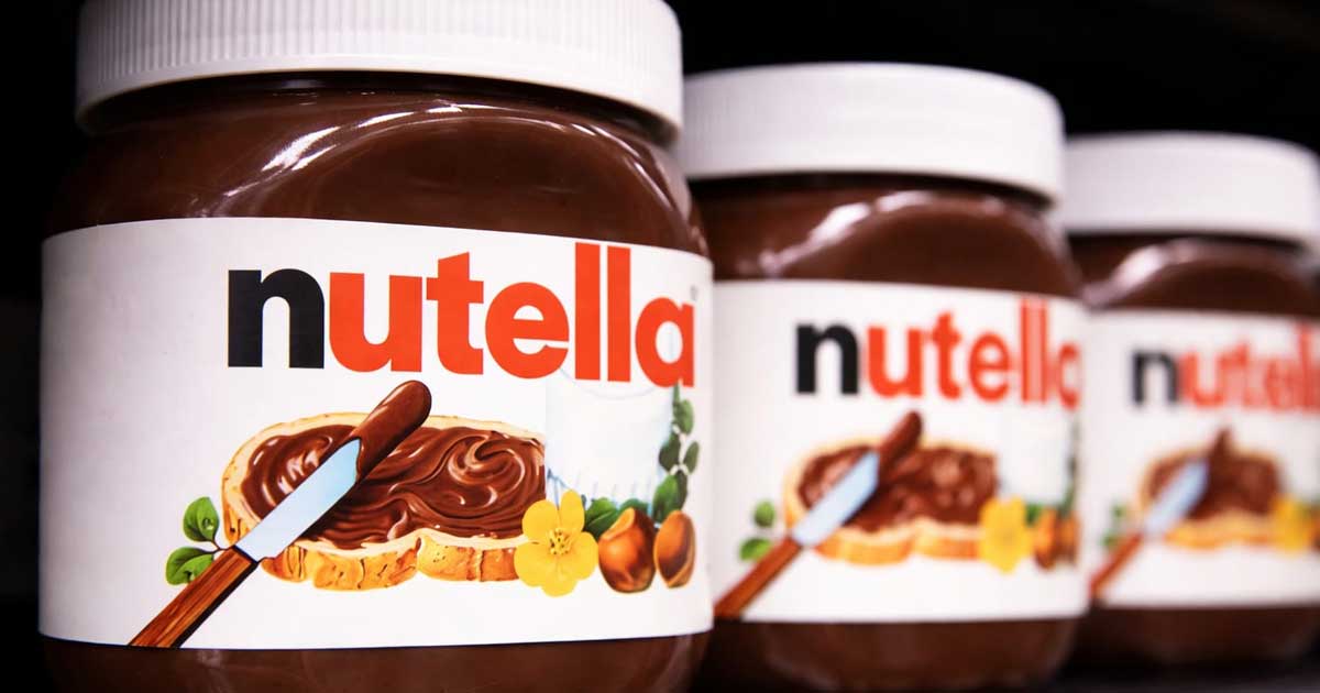 Borcane de cremă Nutella, produs al grupului italian Ferrero, care pregătește o fabrică la Timișoara în România