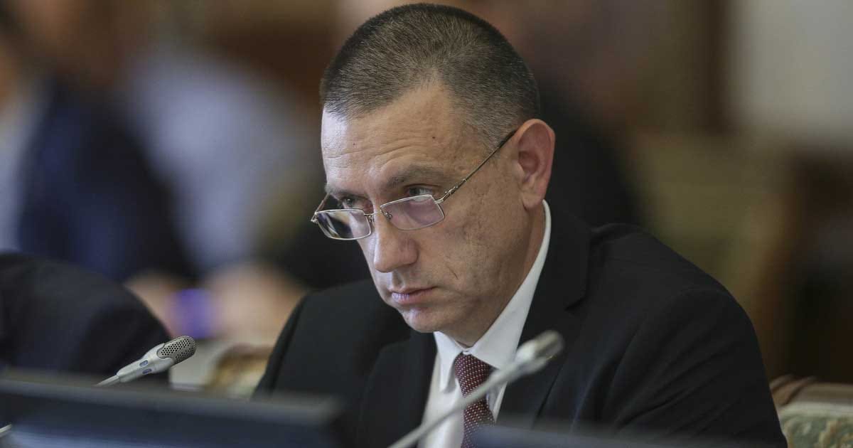 Deputatul Mihai Fifor în Camera Deputaților din București, în contextul dezbaterii despre Legea 180/2026 și funcționarii publici, octombrie 2026