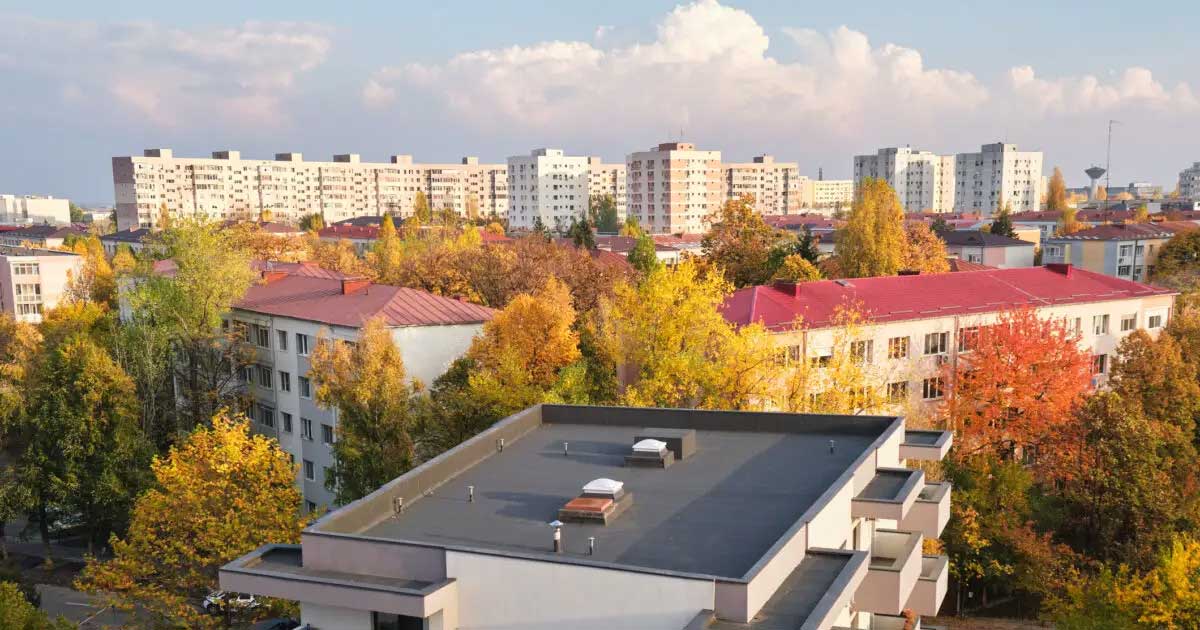 Bloc de locuințe din România, context al propunerilor privind garanțiile pentru chirii și programul Noua Casă, octombrie 2026