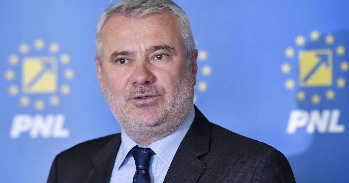 Gigel Știrbu, vicepreședinte al PNL, la o conferință de presă, în contextul tensiunilor dintre liberali și social-democrați