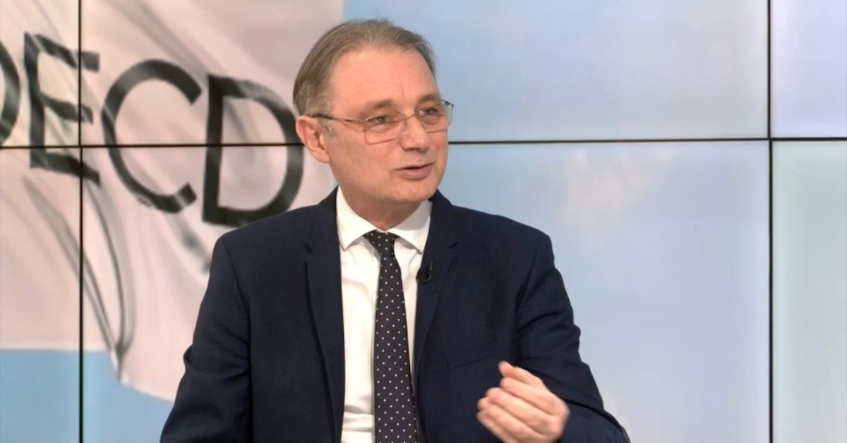 Premierul desemnat Luca Niculescu vorbește în Parlament după întâlnirea cu grupul minorităților naționale despre sprijinul pentru învestire