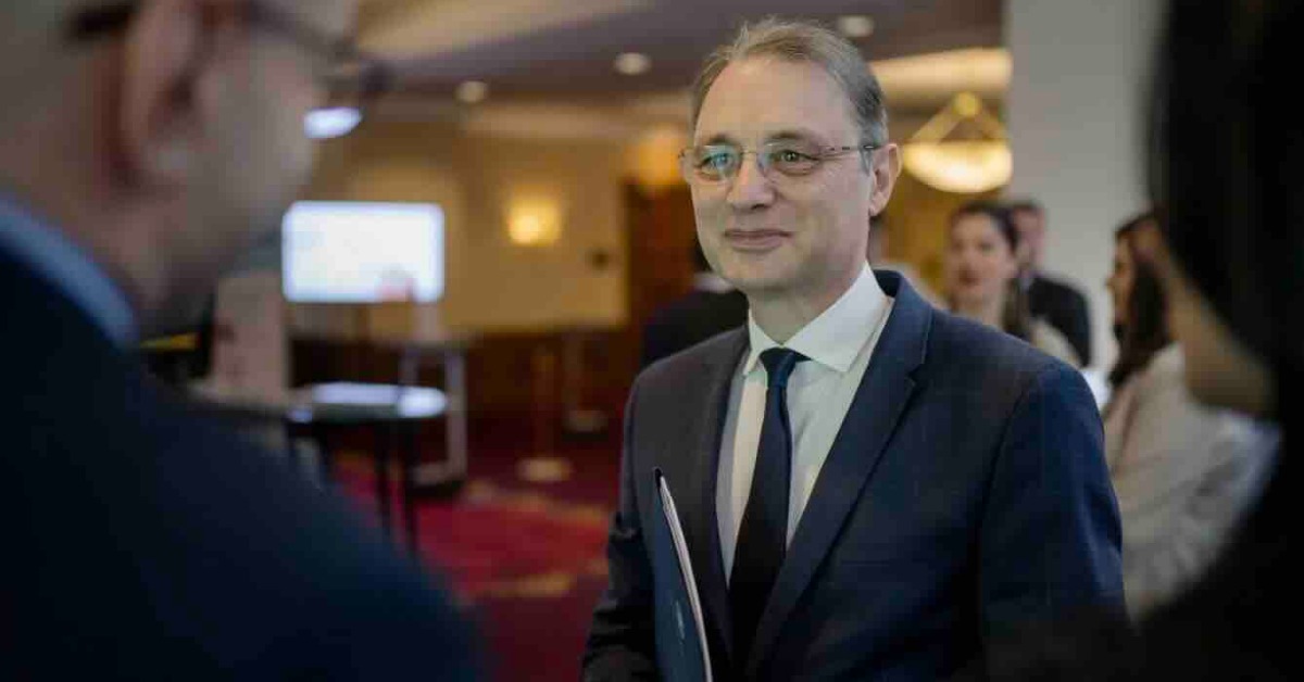 Luca Niculescu, premierul desemnat, face declarații după întâlnirea cu PNL despre relaxare fiscală și rectificarea bugetară