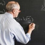 Profesorii români predau mai puține ore decât media OCDE
