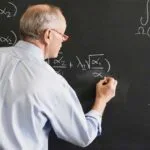 Profesorii români predau mai puține ore decât media OCDE