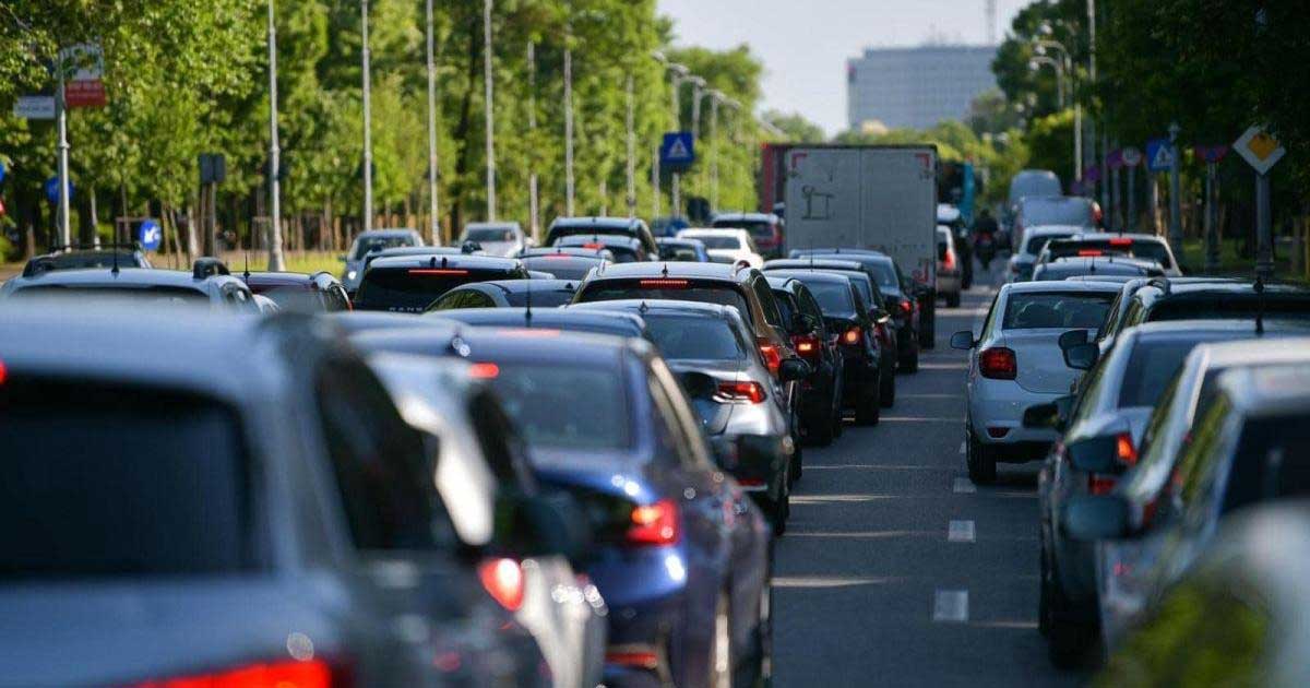 Autoturisme pe un drum național din România, în contextul regulii privind plata rovinietei după drum până la ora 24:00