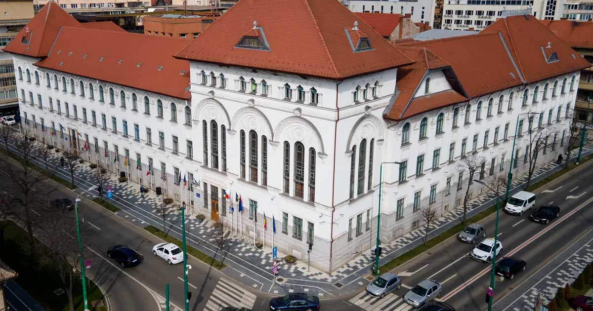 Clădirea Primăriei Timișoara, în centrul orașului, loc al disputei dintre PNL și USR privind candidatul comun