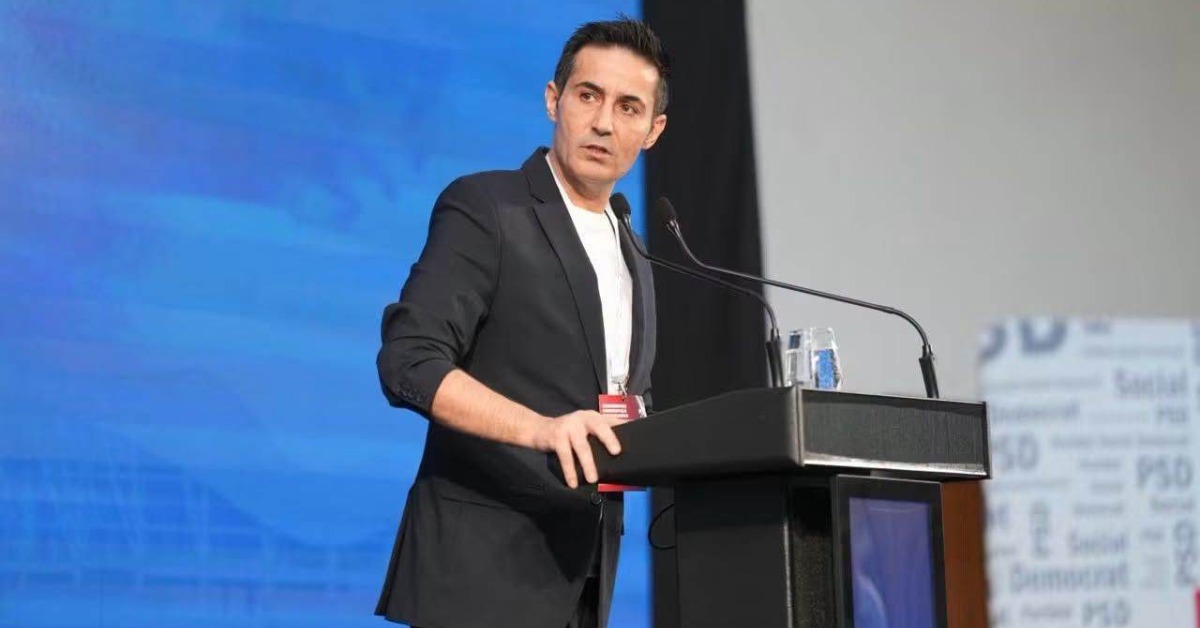 Claudiu Manda, Marian Neacșu și Sorin Grindeanu, lideri PSD, într-o ședință a partidului pregătită pentru negocierile privind alegerile anticipate