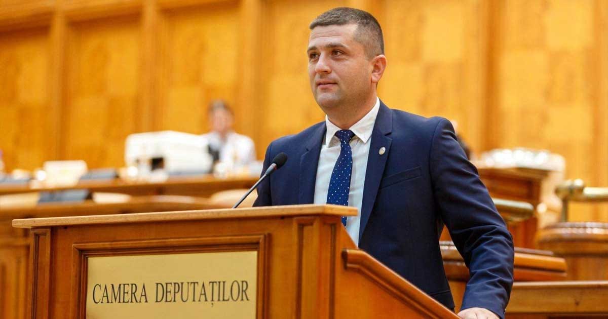 Radu Miruță, ministrul interimar al Apărării, la tribuna Parlamentului în timpul discursului dinaintea votului pentru Guvernul Mureșan, 30 septembrie 2026