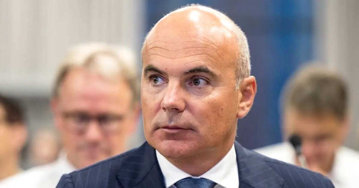 Europarlamentarul Rareș Bogdan vorbește în fața jurnaliștilor, în contextul citării sale ca martor la DNA Iași în dosarul Fănel Bogos