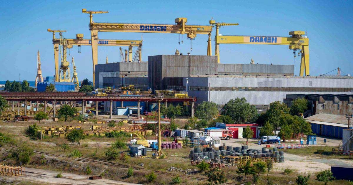 Hale și macarale ale Șantierului Naval Mangalia, adjudecat de Rheinmetall, pe malul Mării Negre, în dispută între Ponta și Fritz