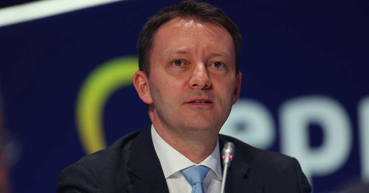 Siegfried Mureșan, fost premier desemnat, vorbește în fața jurnaliștilor despre obiectivul PNL pentru viitoarea majoritate parlamentară