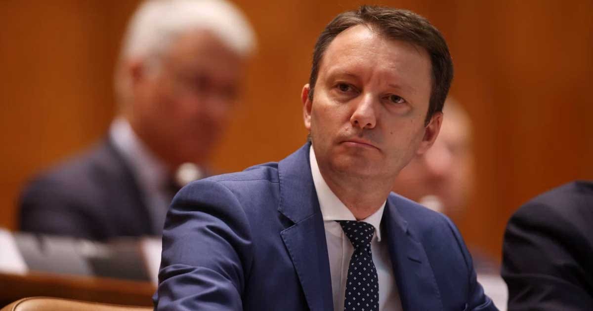 Siegfried Mureșan, premierul desemnat, vorbește în plenul reunit al Parlamentului înaintea votului de învestitură, 30 septembrie 2026